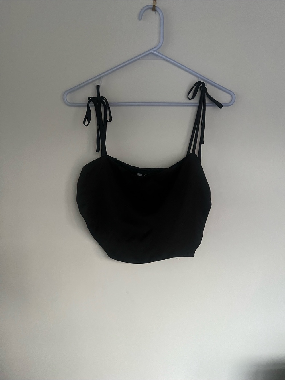 stradivarius Black Tie-Shoulder Cropped Tank Top